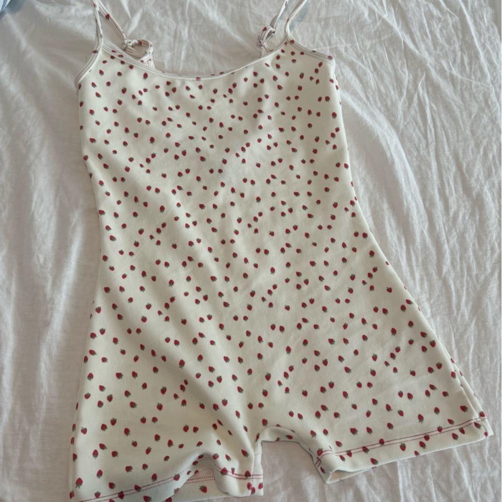 Frankie’s bikini’s Gigi hadid giforce romper in strawberry cream